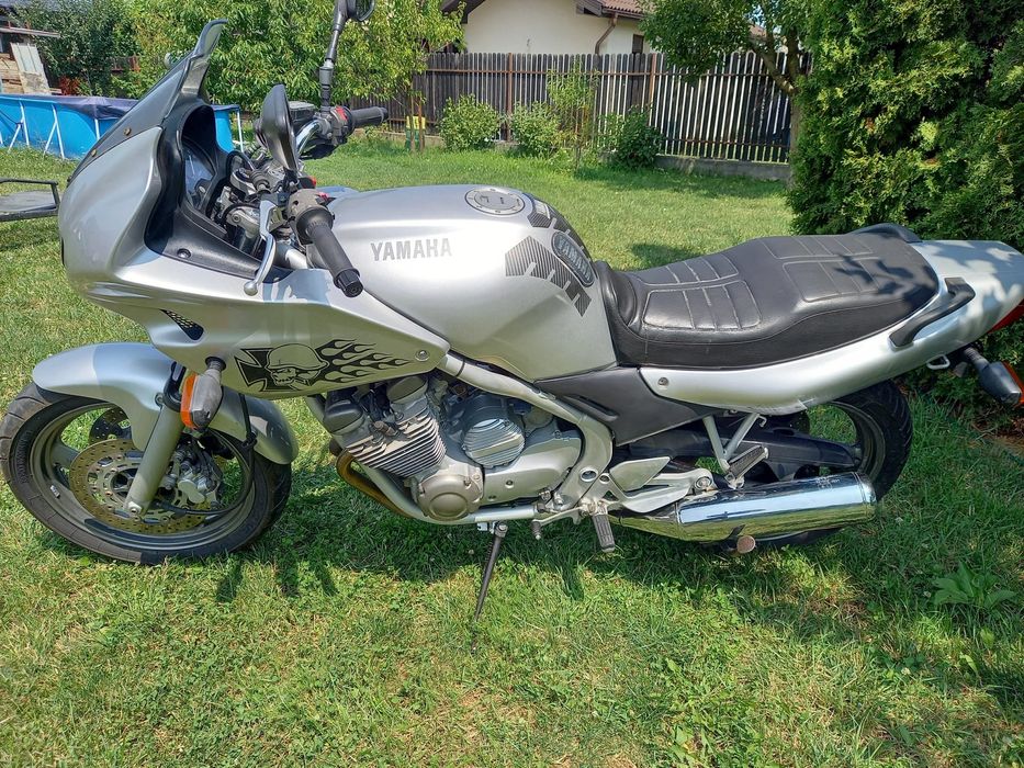 Motocicleta Yamaha XJ 600