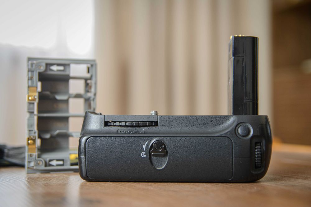 Nikon D90 тяло + грип