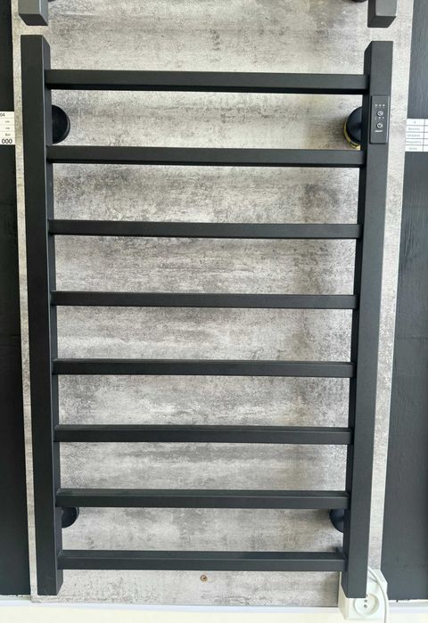 Квалратный полотенцесушитель из нержавейки от производителя.