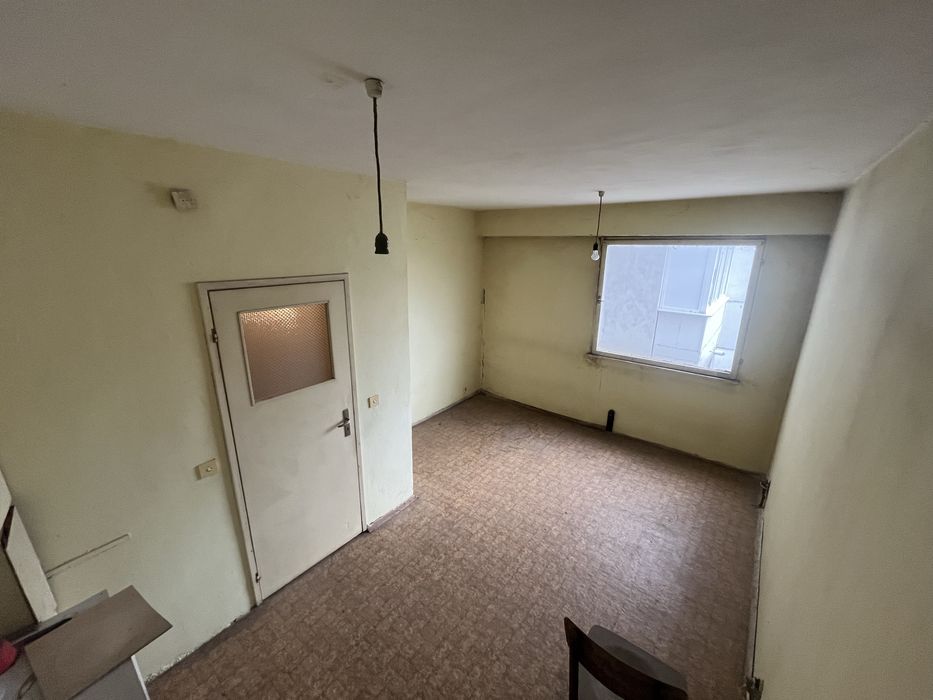 Продава се 3-стаен апартамент