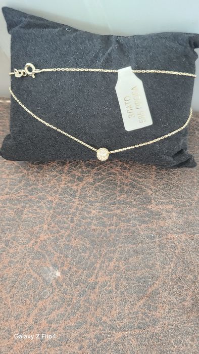 Продавам златни гривни на конец