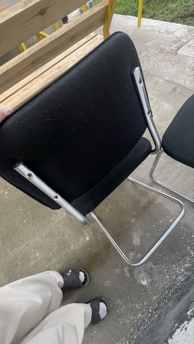 Стул офисный черный