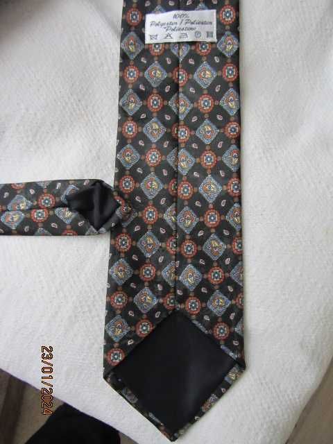 Стилна вратовръзка