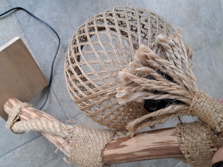 Ратанова настолна лампа