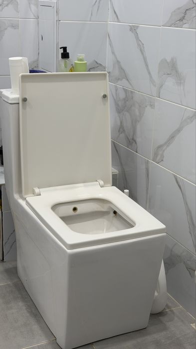 Продается раковина навес, унитаз и ванна