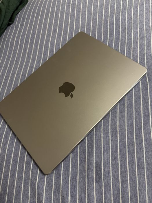 MacBook Pro 14” (2021)