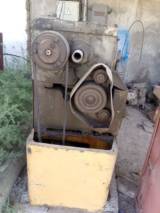 Токарный станок сотилади