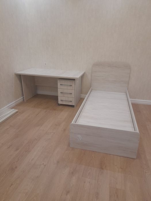 Pismenni stol .krovat