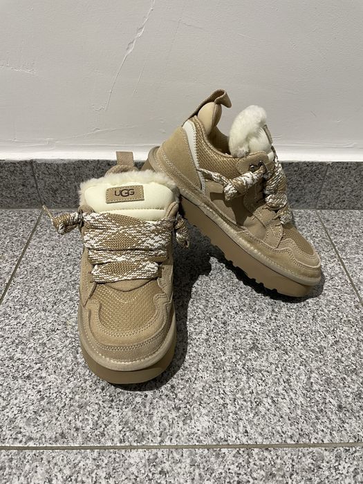 UGG Lowmel Sand (mai multe culori disponibile)