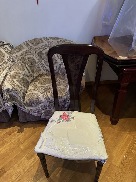 Продаю зальную мебель.