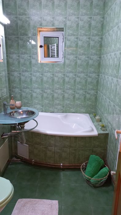 Inchiriez apartament 3 camere