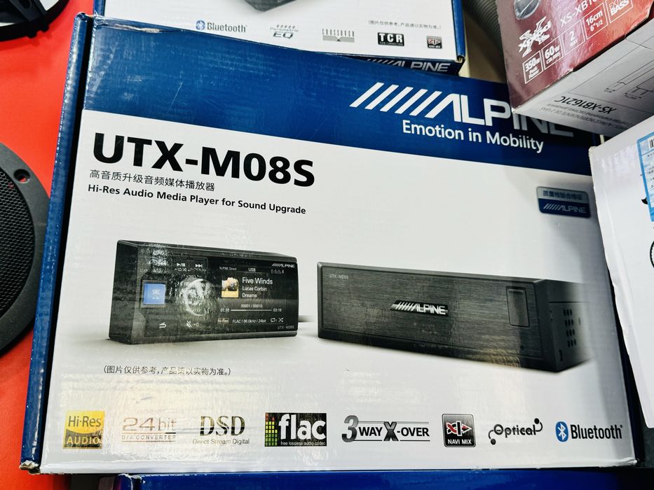 Alpine UTX-M08S Hi-Res audio