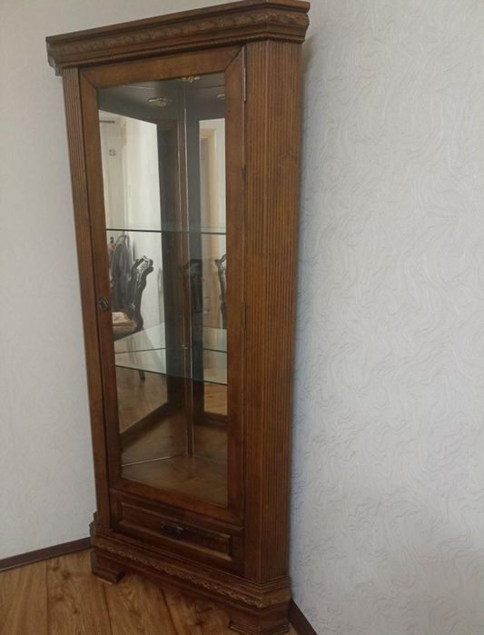 Шкаф для посуды. Гостиная.