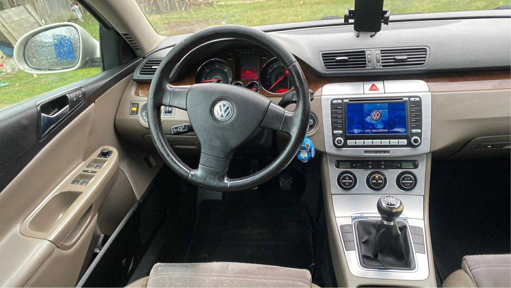 Vând Volkswagen Passat b6
