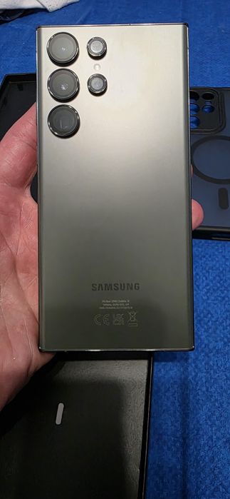 Samsung Galaxy S23 ultra ,full box cu ecranul spart.