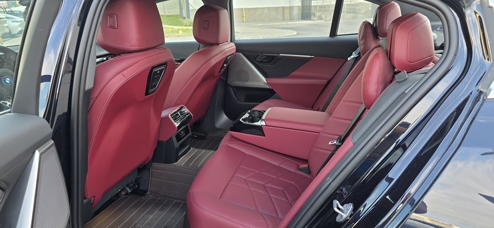 BMW i5 eDrive35L M packed