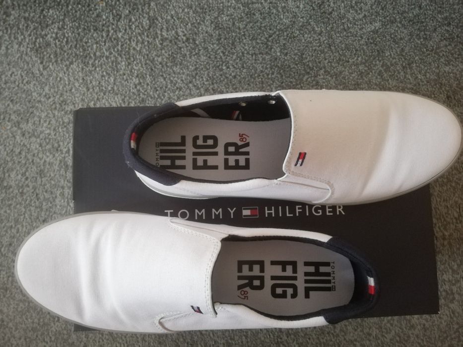 TOMMY HILFIGER Спортни обувки Slip On в Бяло 40 размер