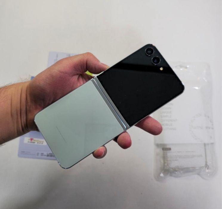 Samsung Z Flip 5 • impecabil • 512 GB • 98% Bateria