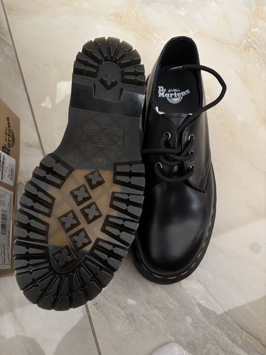 Dr. Martens pantofi
