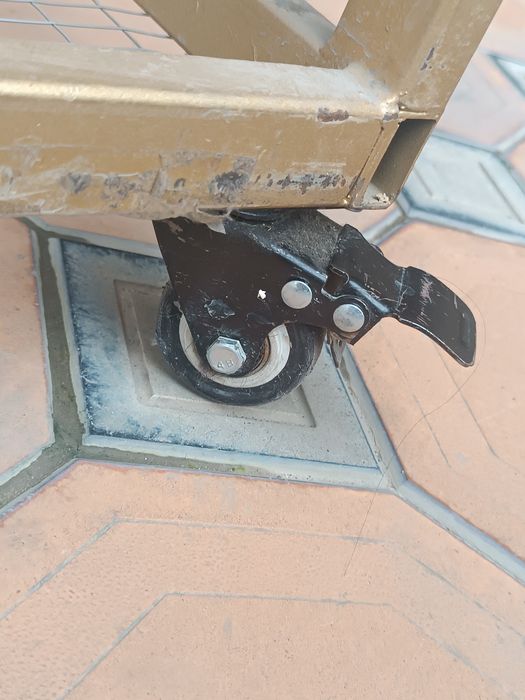 Savdo uchun qulay stol