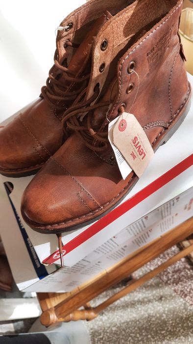 Ghetuțe din piele marca Levi's