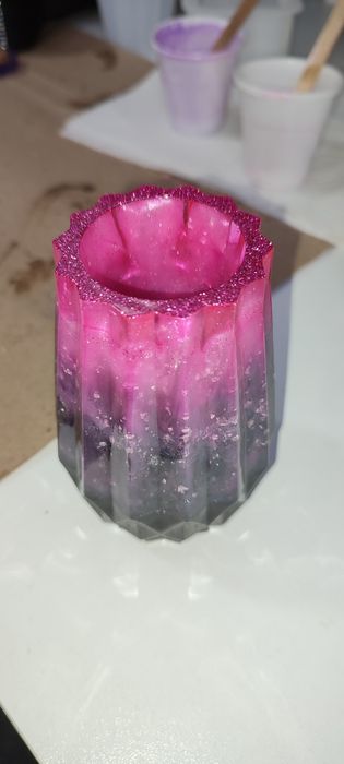 Decorațiuni din rășină epoxidică lucrate manual cu meticulozitate