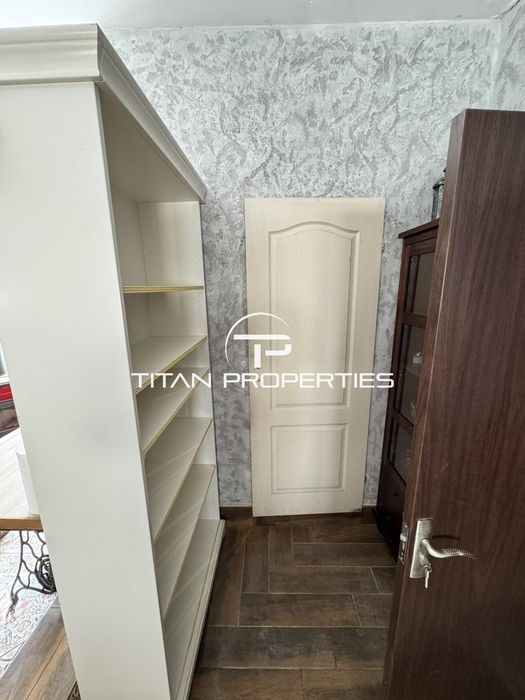 Тристаен апартамент в ж.к Възраждане