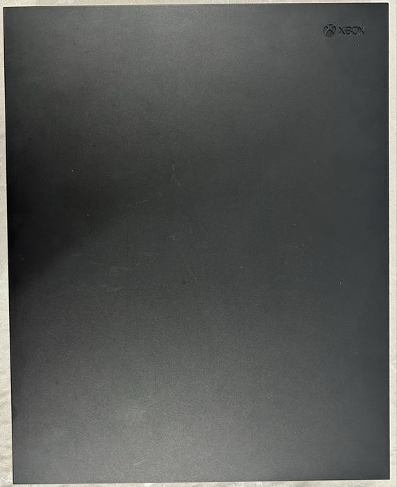 Xbox One X 1 ТБ SSD + 2 геймпада