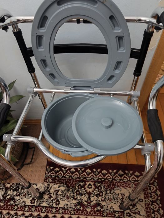 Scaun toaleta pentru adulți