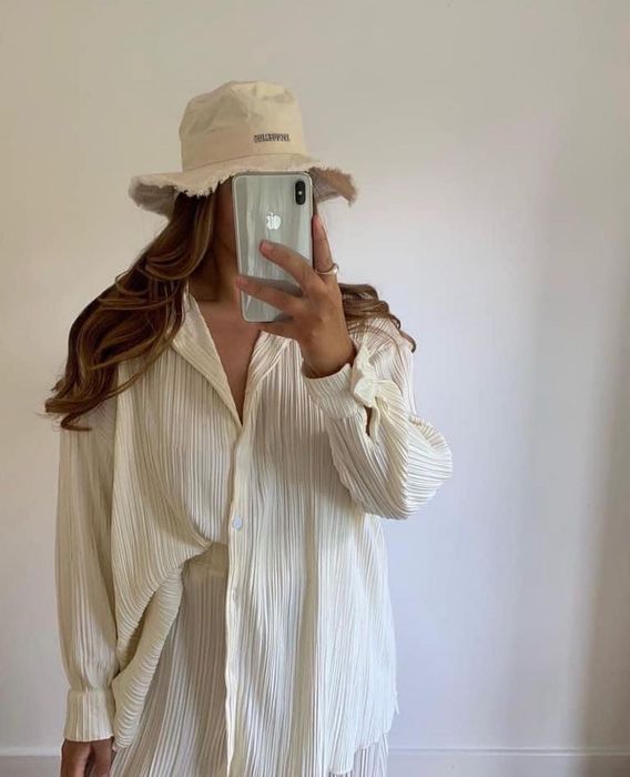 Шапка CHANEL, Loewe, Celine