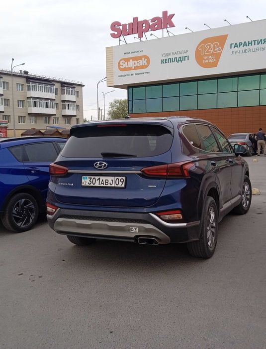 Автомобиль кроссовер Hyundai Santa fe