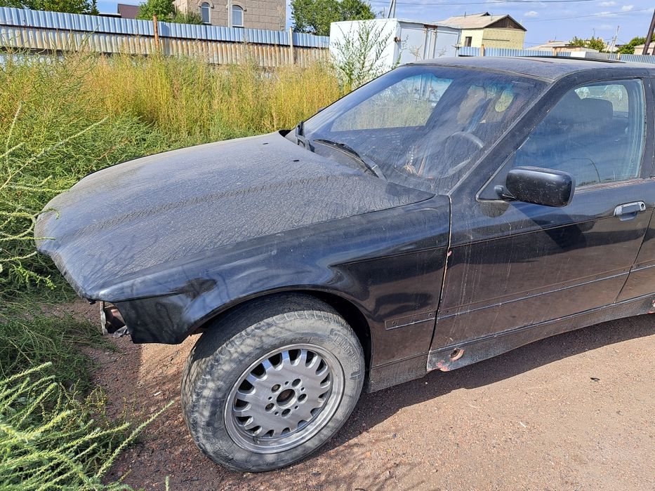 Бмв 318. 1.8л 1993г
