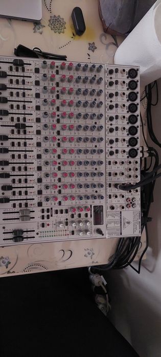 Vand mixer Analog  pasiv Behringer