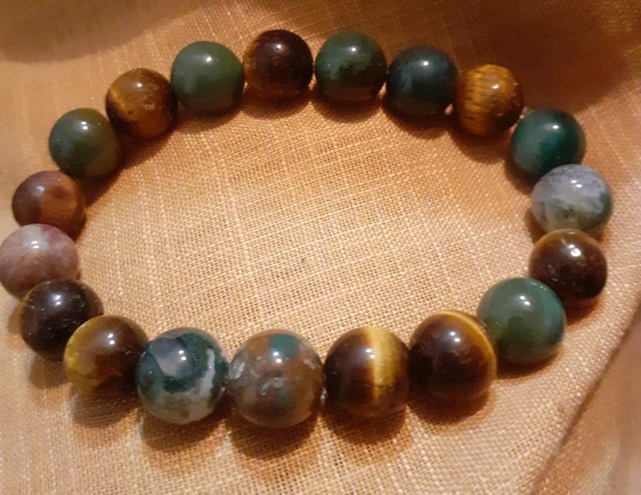 Гривни, колиета и обеци