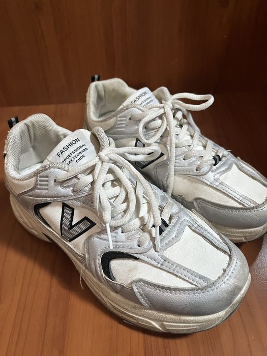 Продам рабочие ботинки и красовки новые