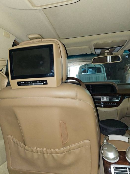 Мерседес 221 .        .