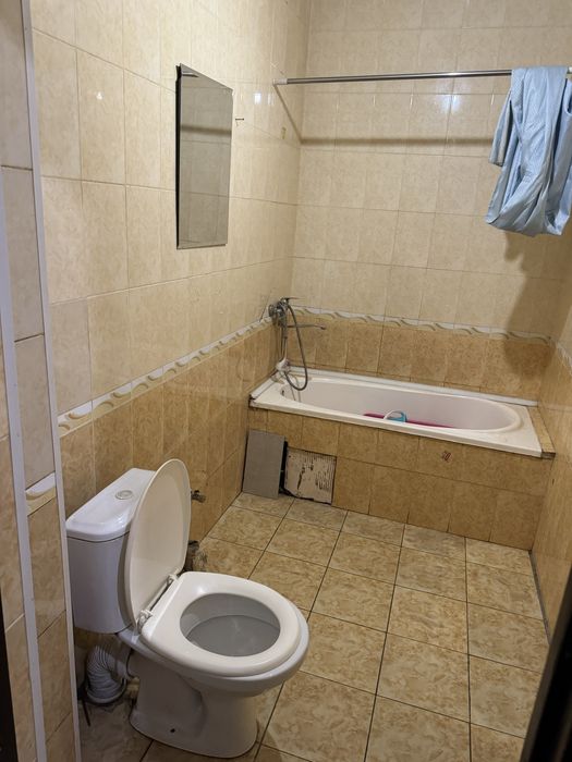 Продается своя квартира 1 комнтнатная 1 этаж карасу 6