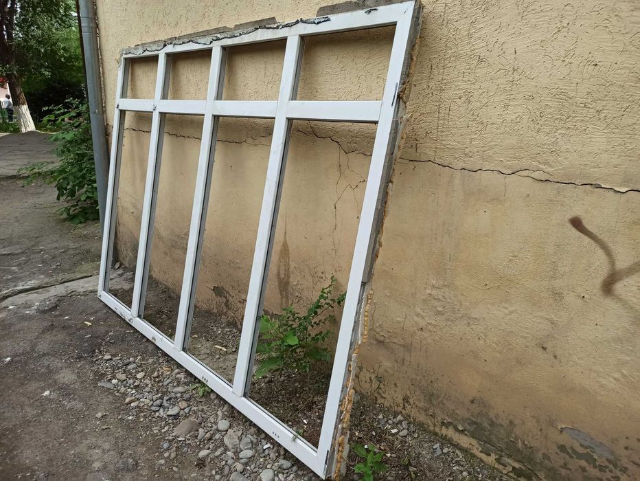 2 больших пластиковых окна