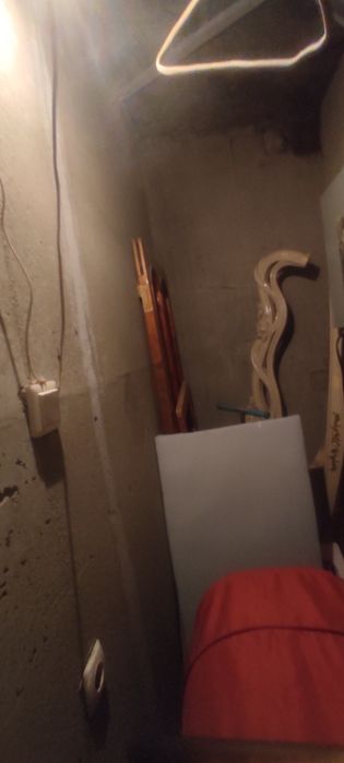 Отдам даром балки рейки кирпичивсё из кладовки рамы деревянные