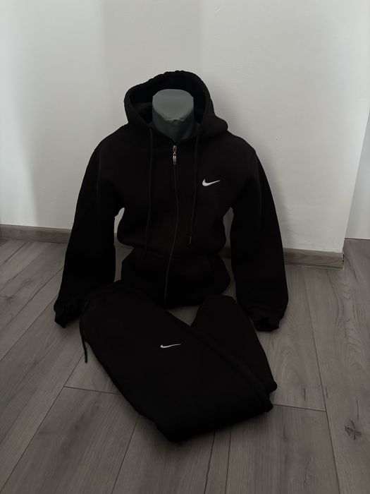 Trening Nike Negru cu Fermoar și Glugă – Set Complet