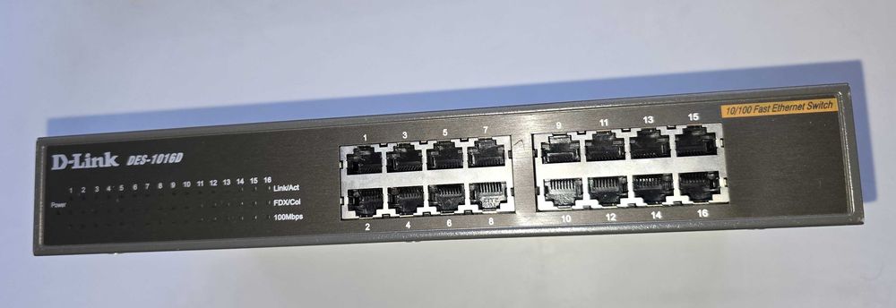 Продам коммутатор 16 портовый D-Link