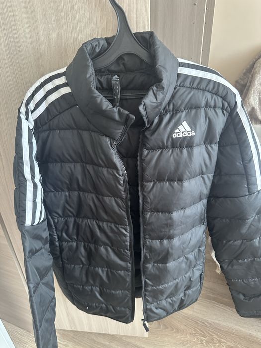 Куртка новая adidas продам