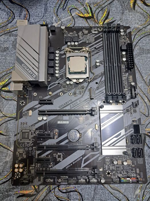 Gigabyte Z390 D Core i5 9400F