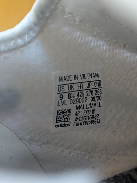 Адидас уникален 42  номер