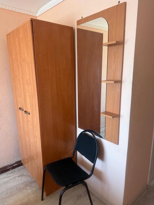 Продам стол, шкаф, зеркало