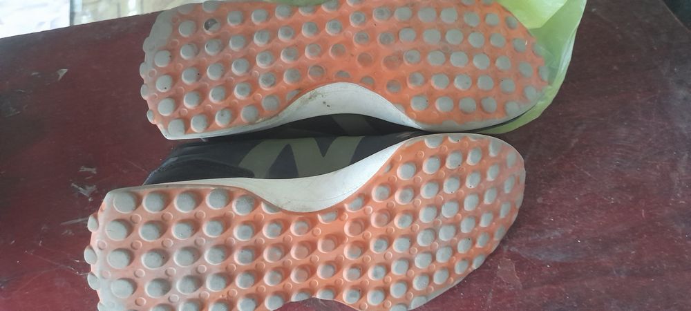 Продам 37 размер кроссовка