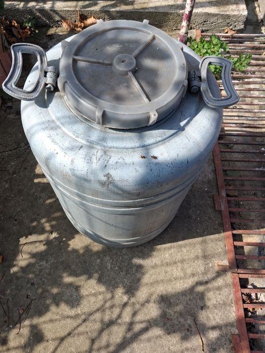 Vând bidoane 60l