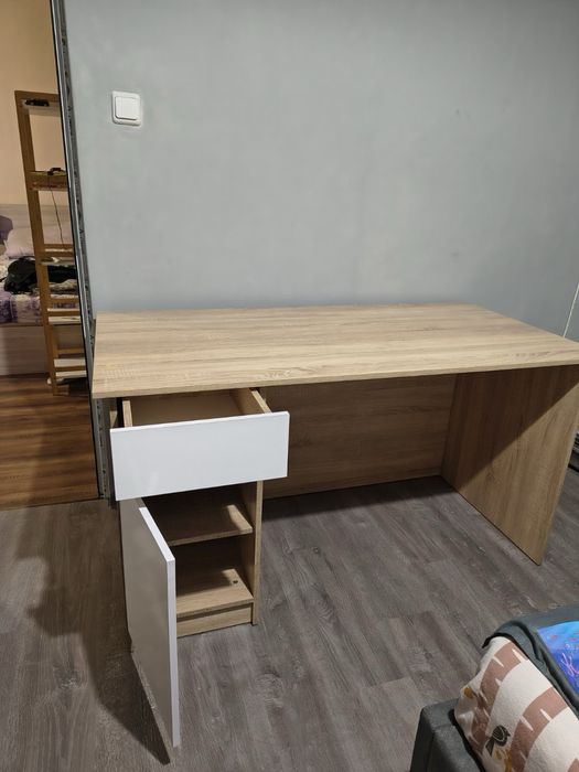 Бюро с шкаф и чекмедже