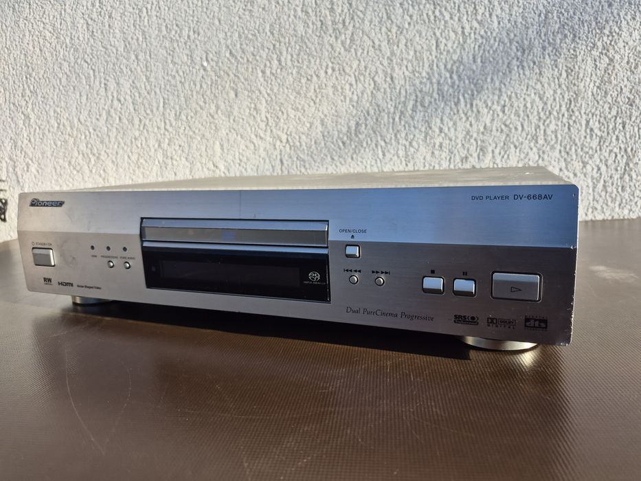 Vând DVD player marca Pioneer model DV-668AV,made in Malaysia
