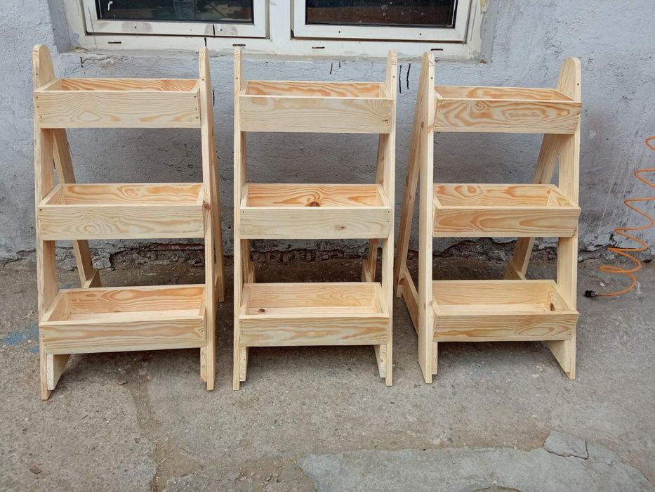 Цветарници от масивна дървесина